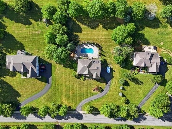29 Old Schoolhouse Rd, Bethlehem, NJ 08802