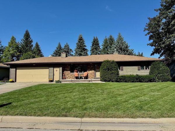 4720 W SUNFLOWER ROAD, GRAND CHUTE, WI 54914
