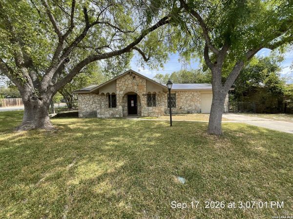 7422 Valley Oak St, Live Oak, TX 78233