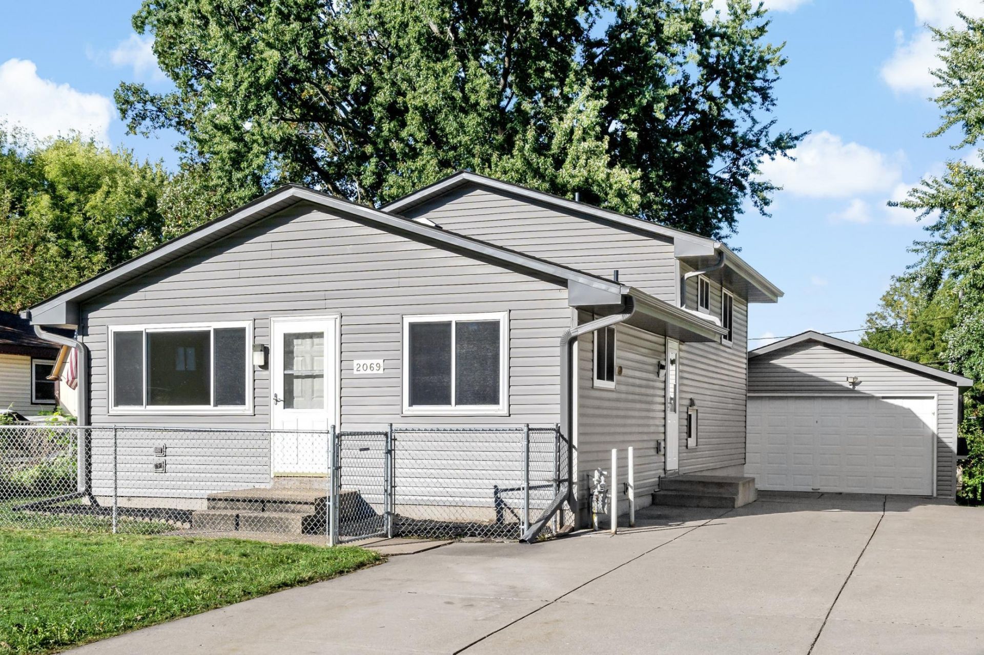 2069 N Ivy Street, North Saint Paul, MN 55109 Main Photo
