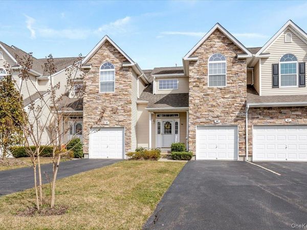 90 Manitou Trail , Kings Park, NY 11754
