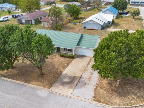 300 Estates Drive, Green Forest, AR 72638