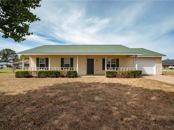 300 Estates Drive , Green Forest, AR 72638