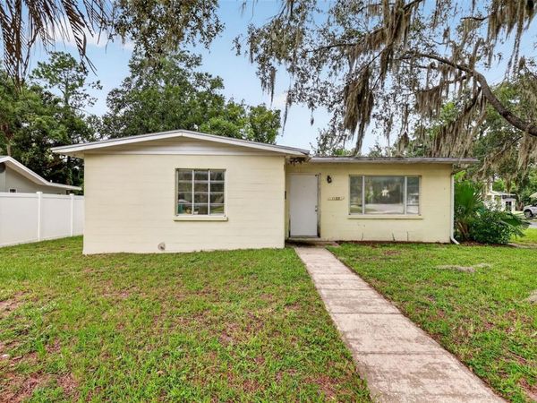 1125 N DONNELLY STREET, MOUNT DORA, FL 32757