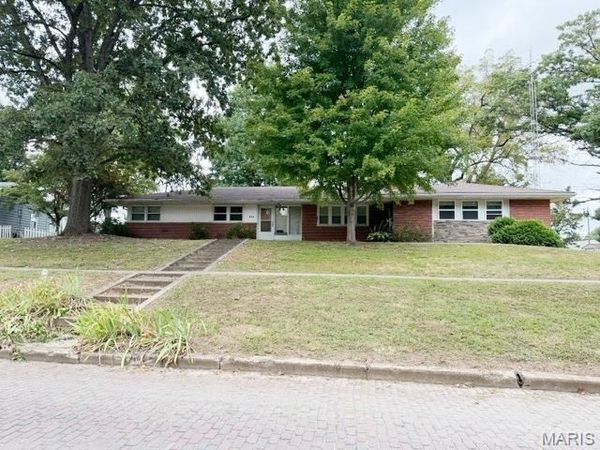 134 N Broad Street, Hillsboro, IL 62049
