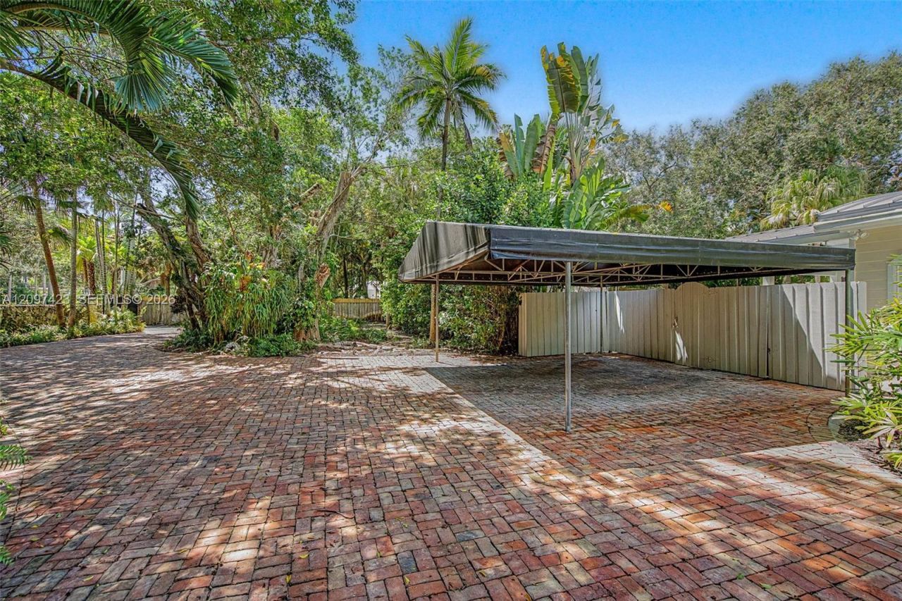13470 SW 67th Ave, Pinecrest, FL 33156 Photo