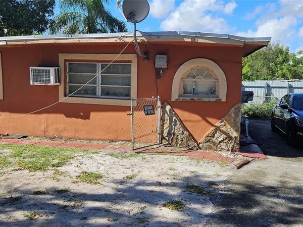 216 NW 7th Ct, Hallandale Beach, FL 33009