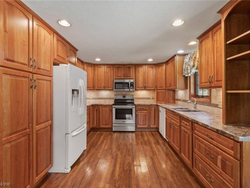 4502 Broadway Avenue NE, Louisville, OH 44641 Photo 14