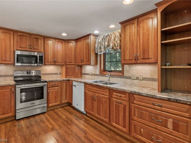 4502 Broadway Avenue NE, Louisville, OH 44641 Photo 15