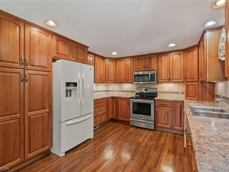 4502 Broadway Avenue NE, Louisville, OH 44641 Photo 16