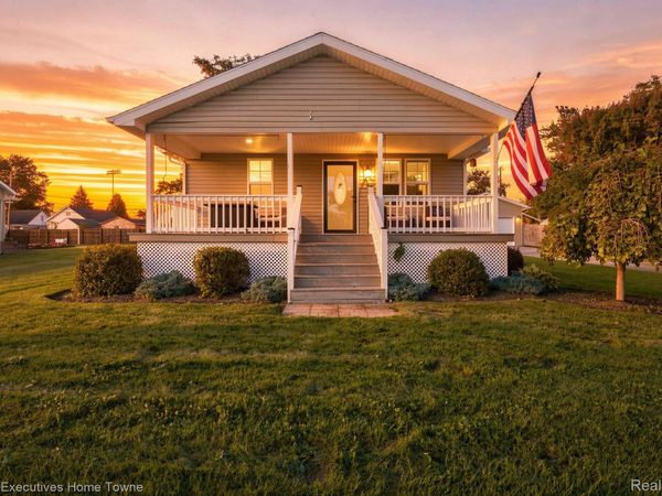 565 Saint James Street , Marysville, Mi 48040