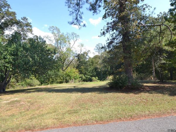 6876 Barrow Hill Dr, St Francisville, LA 70775
