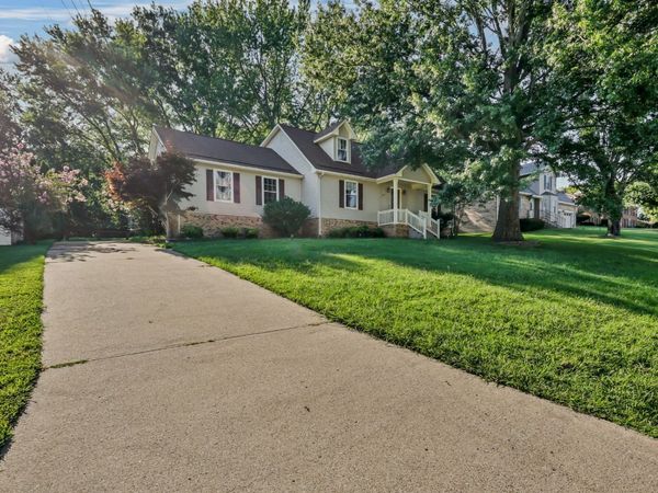 1025 Hillshire Dr , Clarksville, TN 37043
