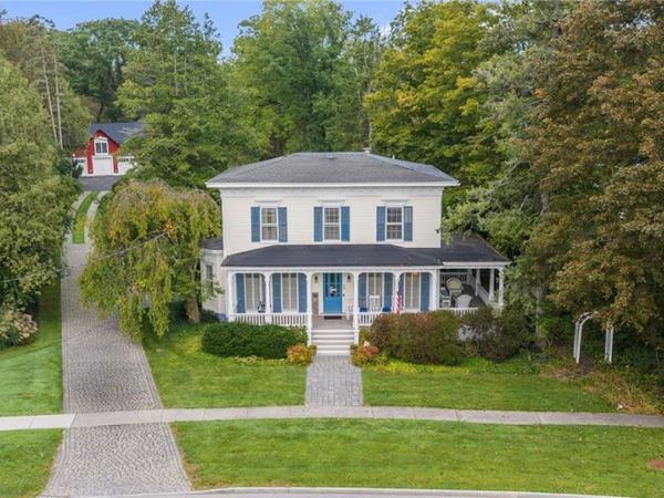 36 W Lake Street , Skaneateles, NY 13152