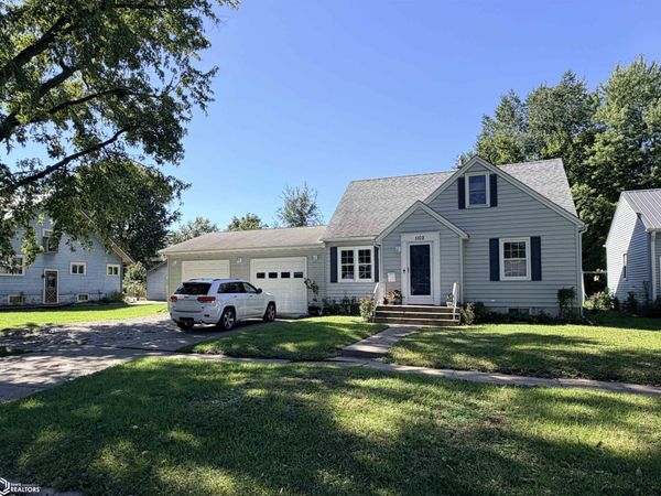 1102 S 4Th Street, Fairfield, IA 52556