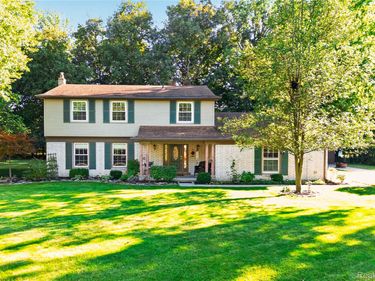 8841 Thorntree Drive, Grosse Ile Township, Mi 48138