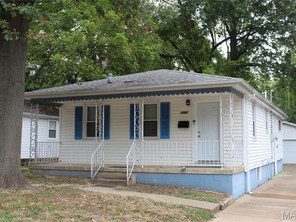 10180 Count Drive , Riverview, MO 63136