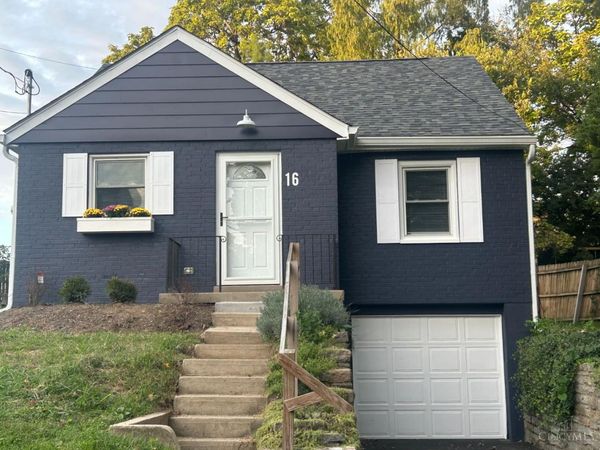 16 E Charlotte Avenue, Wyoming, OH 45215