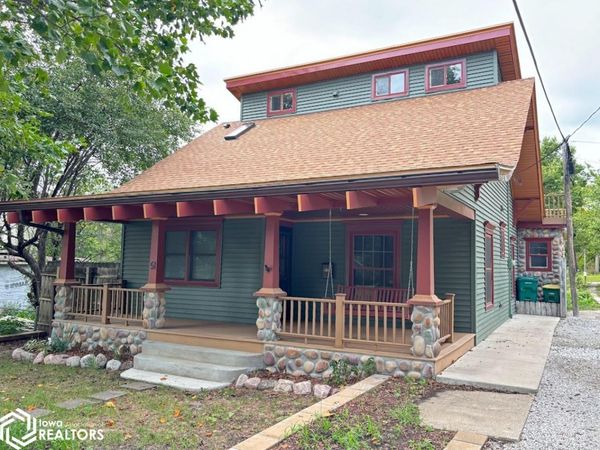 51 W Kirkwood Avenue, Fairfield, IA 52556