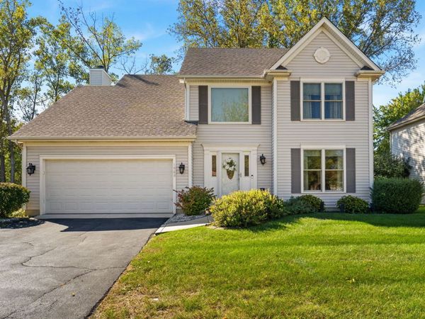 1460 Prairie Crossing Drive , West Chicago, IL 60185