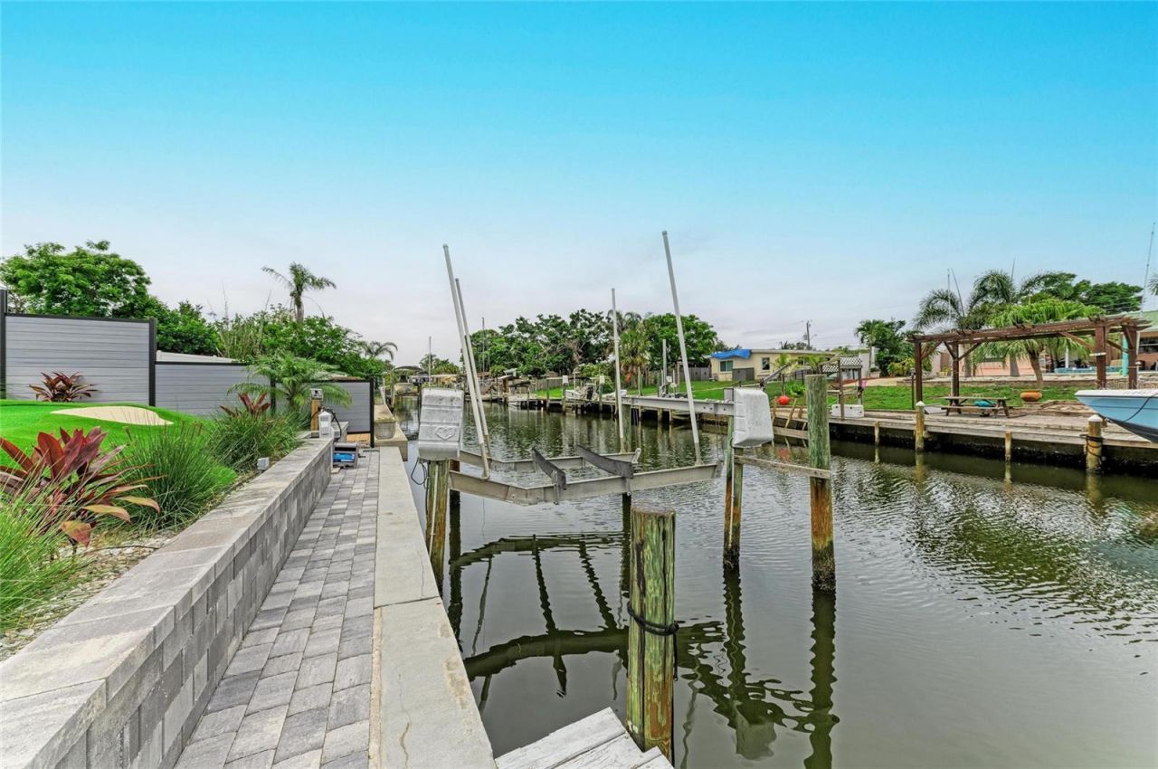 310 Bryn Mawr Island, Bradenton, FL 34207 Photo