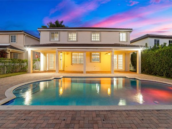 4400 Fox Ridge Dr, Weston, FL 33331
