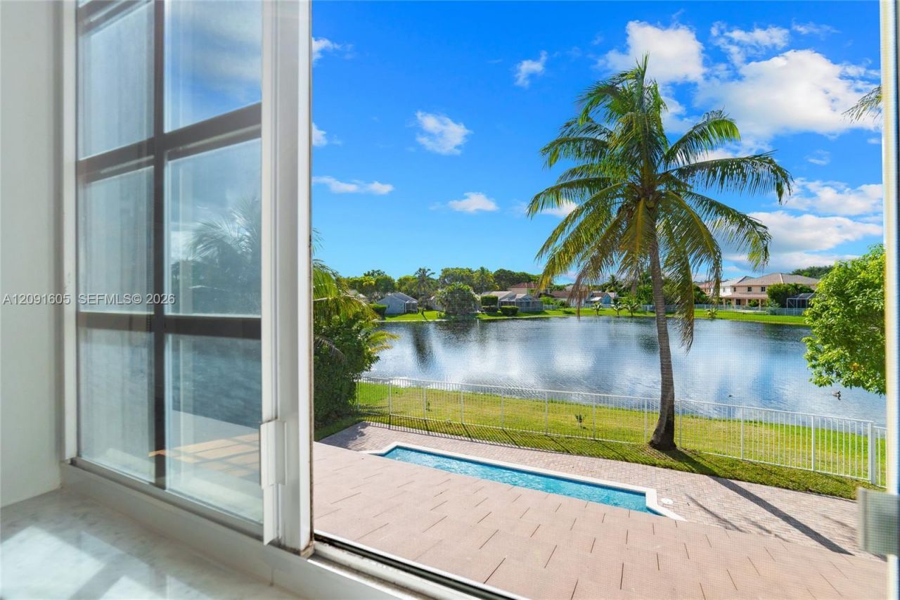 4400 Fox Ridge Dr, Weston, FL 33331 Photo