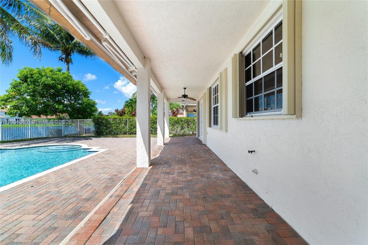 4400 Fox Ridge Dr, Weston, FL 33331 Photo