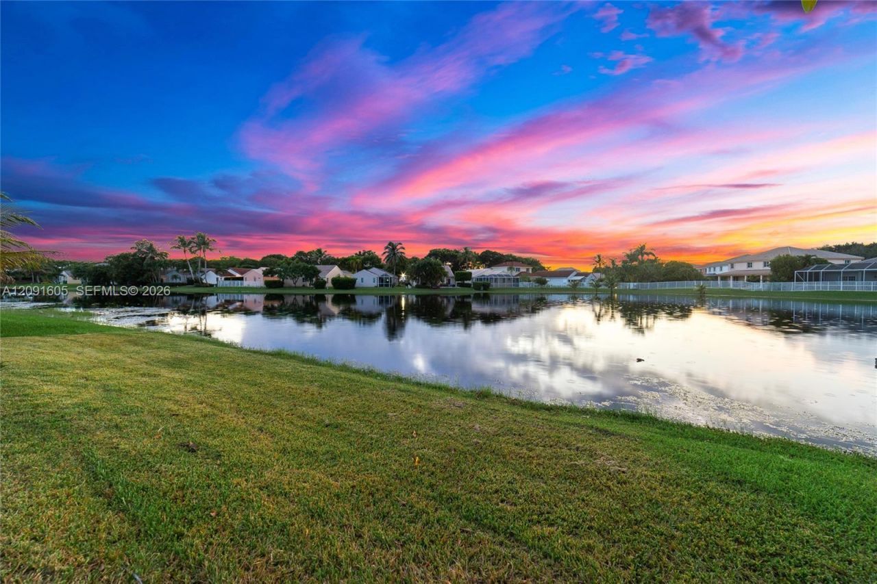 4400 Fox Ridge Dr, Weston, FL 33331 Photo