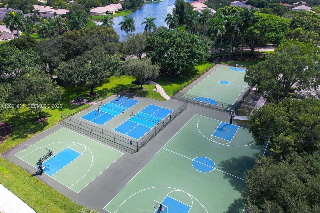 4400 Fox Ridge Dr, Weston, FL 33331 Photo