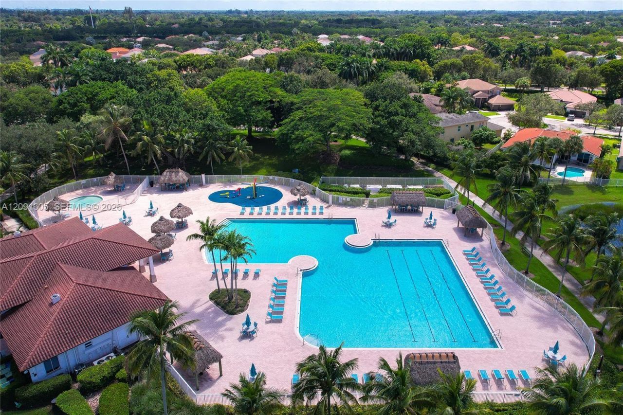 4400 Fox Ridge Dr, Weston, FL 33331 Photo