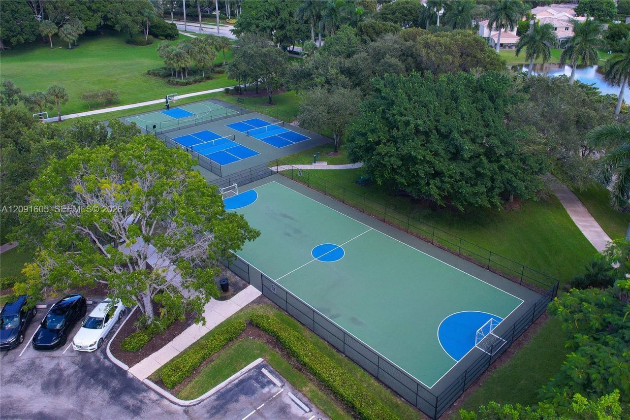 4400 Fox Ridge Dr, Weston, FL 33331 Photo