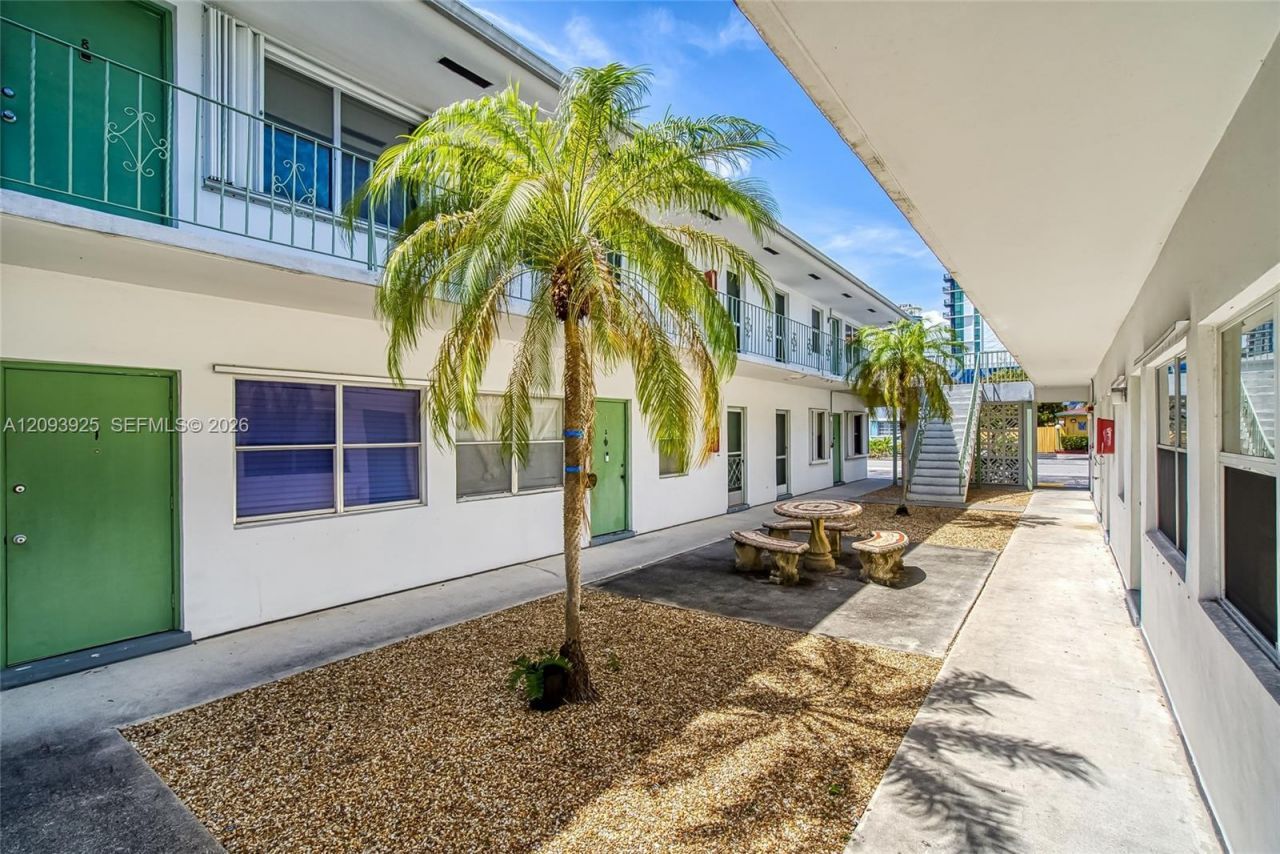 1824 Monroe St , Unit 10, Hollywood, FL 33020 Photo