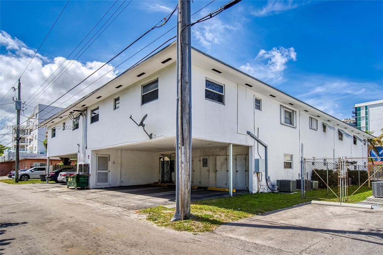 1824 Monroe St , Unit 10, Hollywood, FL 33020 Photo