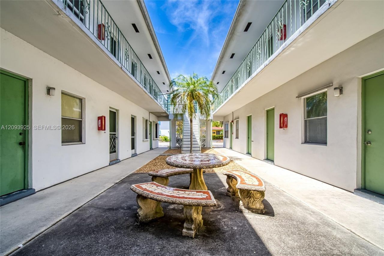 1824 Monroe St , Unit 10, Hollywood, FL 33020 Photo