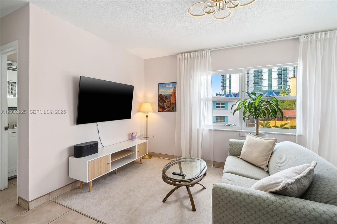 1824 Monroe St , Unit 10, Hollywood, FL 33020 Photo