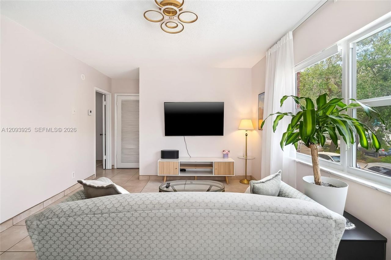 1824 Monroe St , Unit 10, Hollywood, FL 33020 Photo