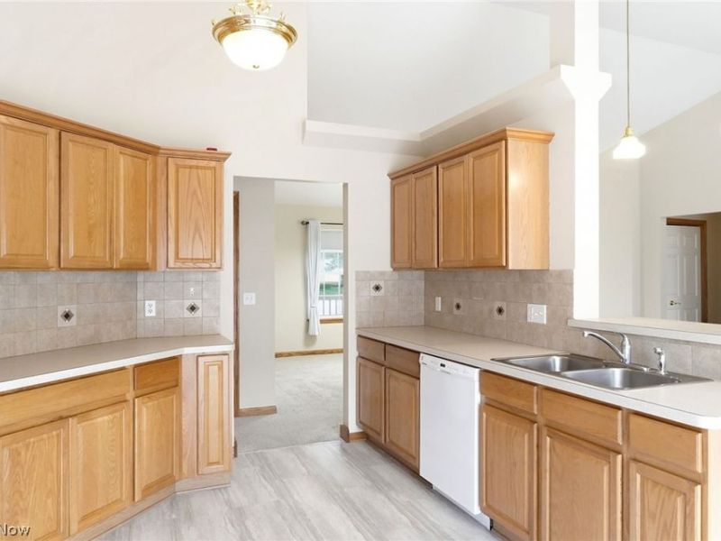 320 Falling Leaf Drive, Seven Hills, OH 44131 Photo 16
