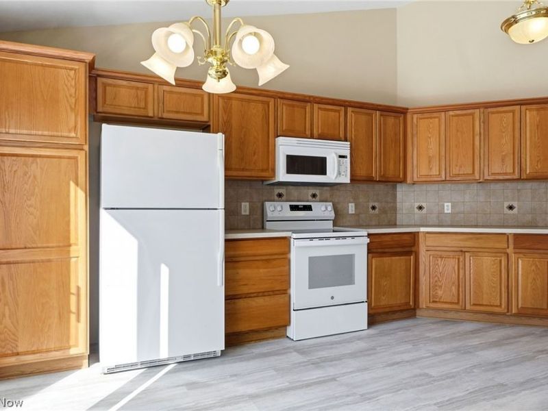 320 Falling Leaf Drive, Seven Hills, OH 44131 Photo 17