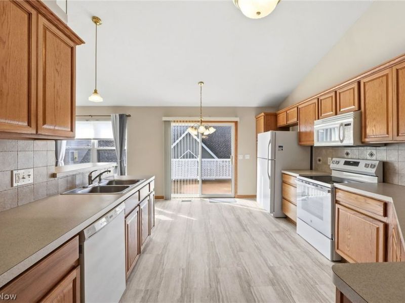 320 Falling Leaf Drive, Seven Hills, OH 44131 Photo 18