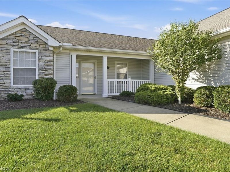 320 Falling Leaf Drive, Seven Hills, OH 44131 Photo 2