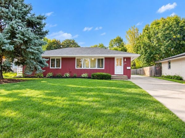 5425 Bushnell Ave, Sioux City, IA 51106