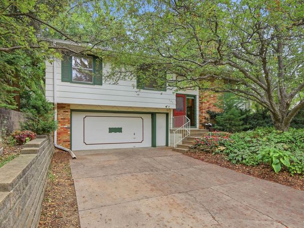 141 Oakwood Drive, New Brighton, MN 55112