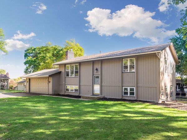 8113 Dakota Lane, Chanhassen, MN 55317