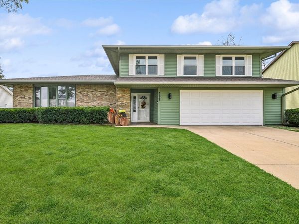 3923 Roxbury Drive NW, Cedar Rapids, IA 52405
