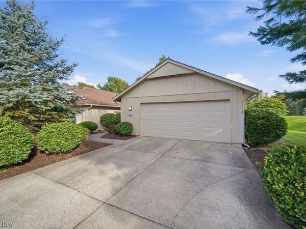 21600 Oak Bark Trail , Strongsville, OH 44149