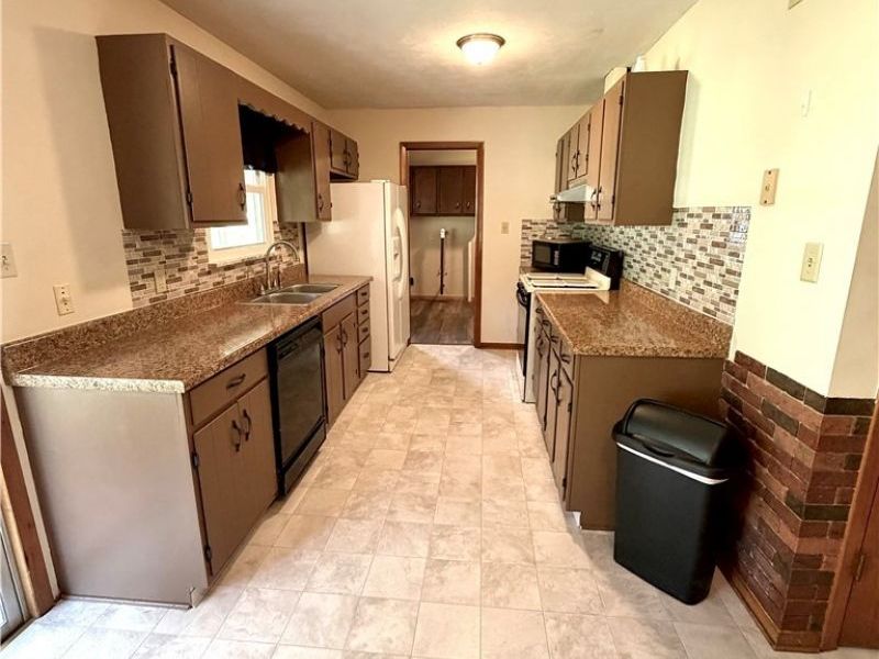 5711 Fairdale Drive, Cambridge, OH 43725 Photo 11