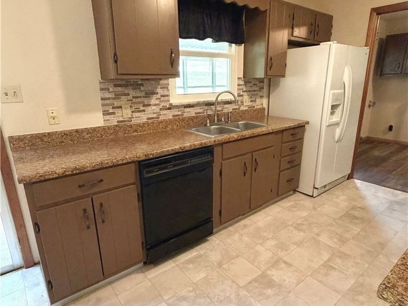 5711 Fairdale Drive, Cambridge, OH 43725 Photo 12