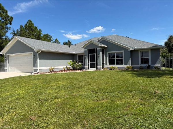 702 Calvin AVE , LEHIGH ACRES, FL 33972