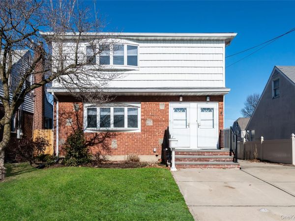7 Winthrop Street , Williston Park, NY 11596